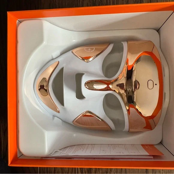 Dennis Gross SpectraLite LED Mask - Picture 6 of 7